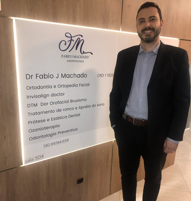 Facetas dentárias em Curitiba com planejamento estético e foco em naturalidade