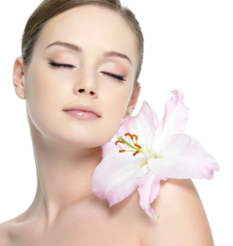 Yüz dolgusu uygulamaları ile daha dengeli yüz hatları