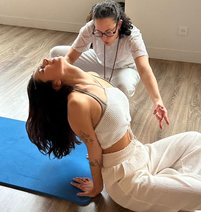 Participants allonges pendant une seance collective de Yatra Kundalini Activation a Toulouse
