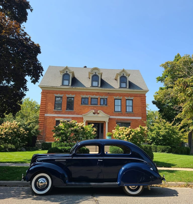 Holland Home Historic Tour stages VCCH cars with era appropriate homes