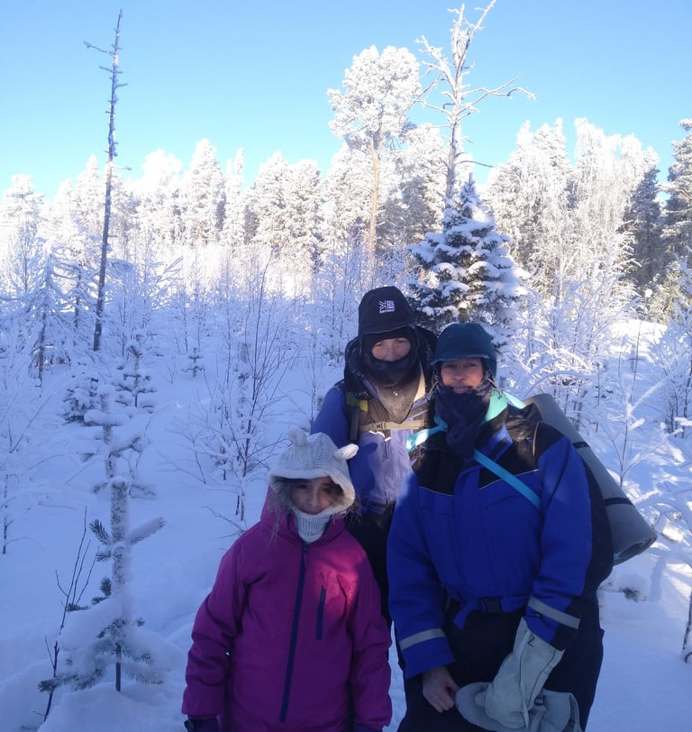 Promenade dans la forêt en Laponie