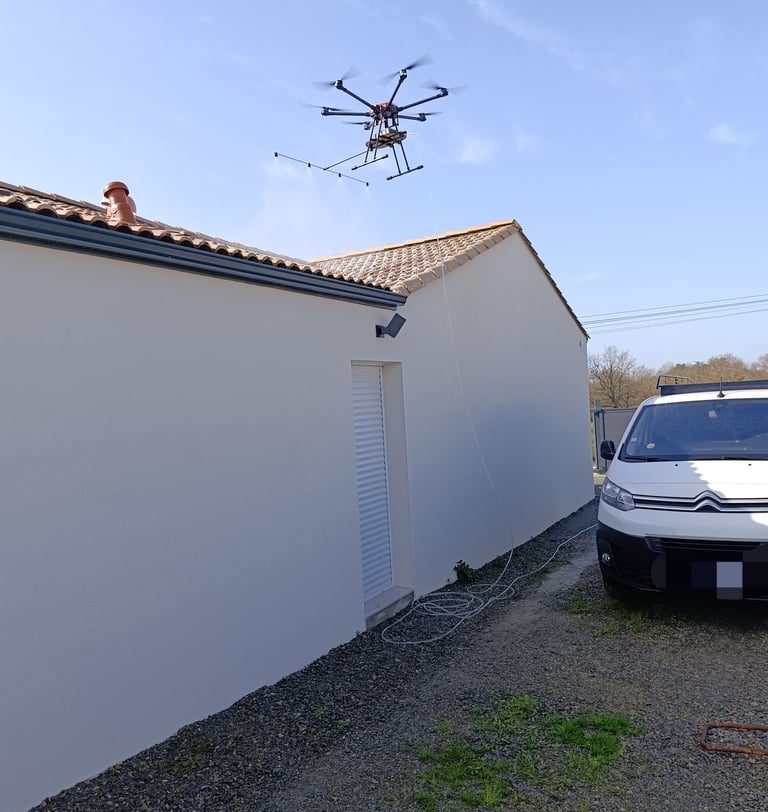 Pulvérisation, traitement toiture par drone