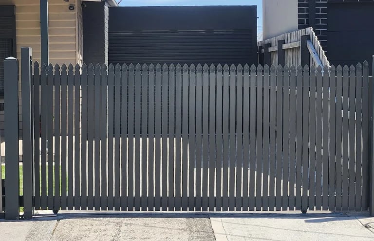 Aluminium gate