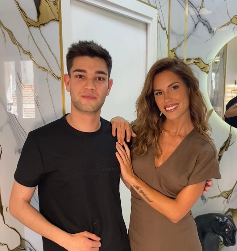 Javi Lucena especialista en marketing digital junto a Gala en colaboración profesional