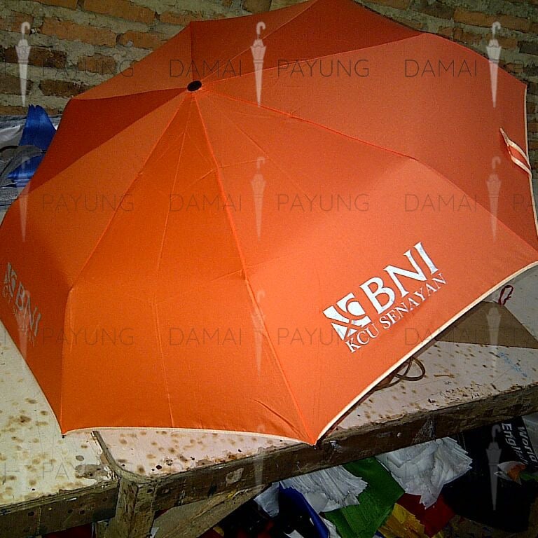 Payung promosi polos lipat orange silver BNI