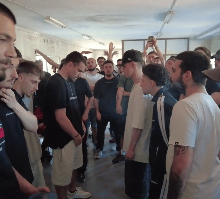 final da Grande Guerra de Freestyle do Norte com MCs em batalha