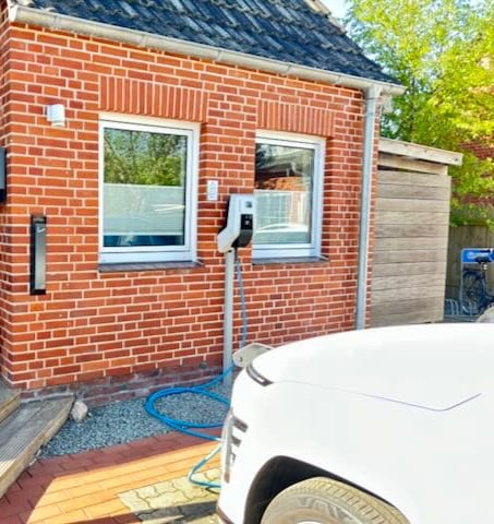 Hotel DunenNest - Hausansicht, Ladestation