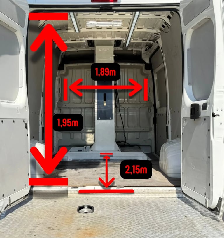 Furgoneta con cesta elevadora