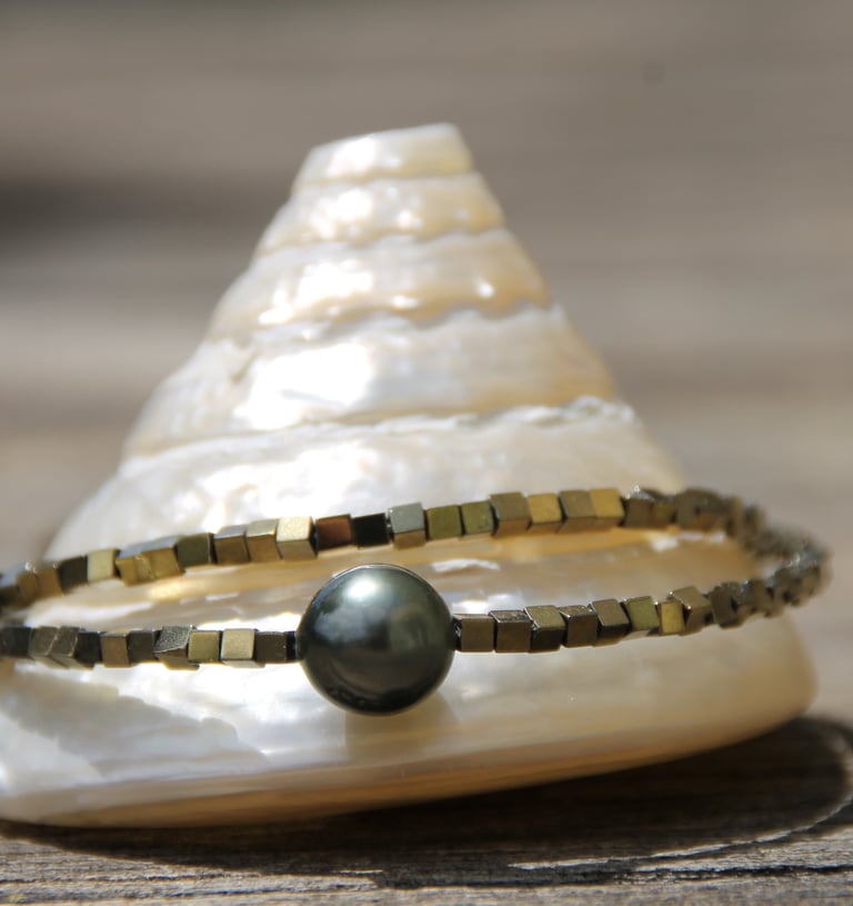 Bracelets avec pierres semi précieuses et perles de Tahiti