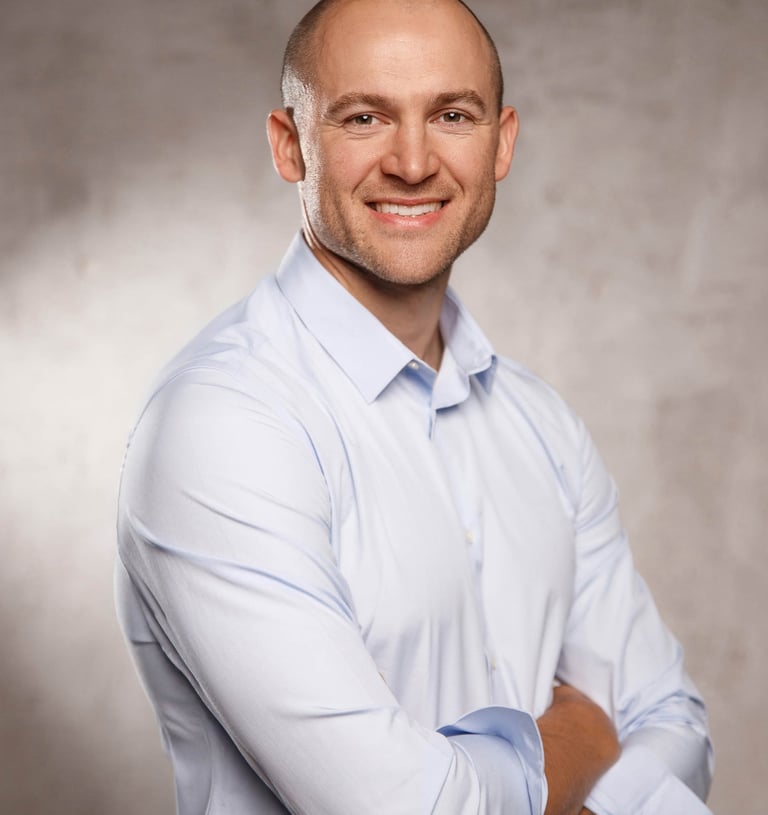 Profesionalūs verslo, linkedin portretai Vilniuje Kaune, dalykinė fotografija, asmeninis įvaizdis studijoje, darbo vietoje