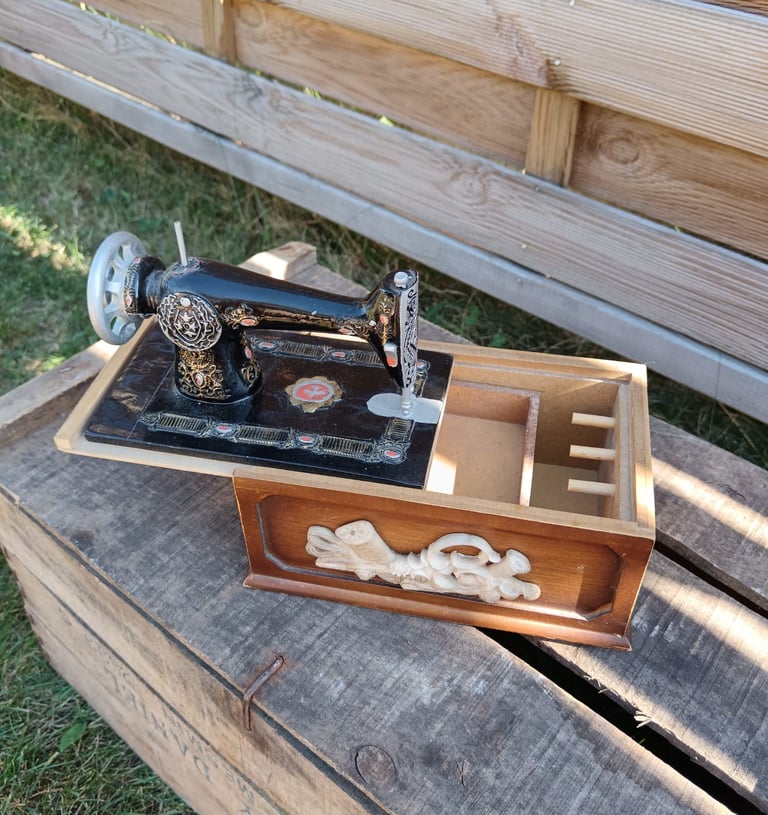 boîte machine à coudre