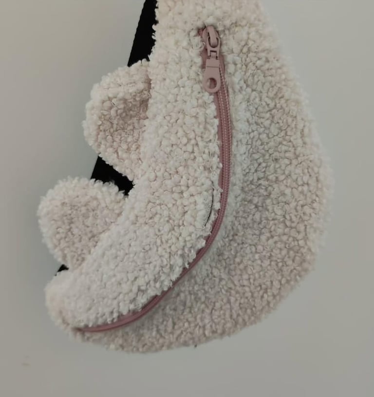petit sac banane fait main avec des oreilles, modele pour enfant