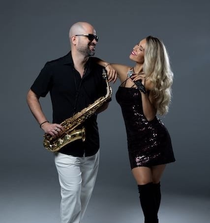 Dúo Saxofonista y Cantante Elegantes