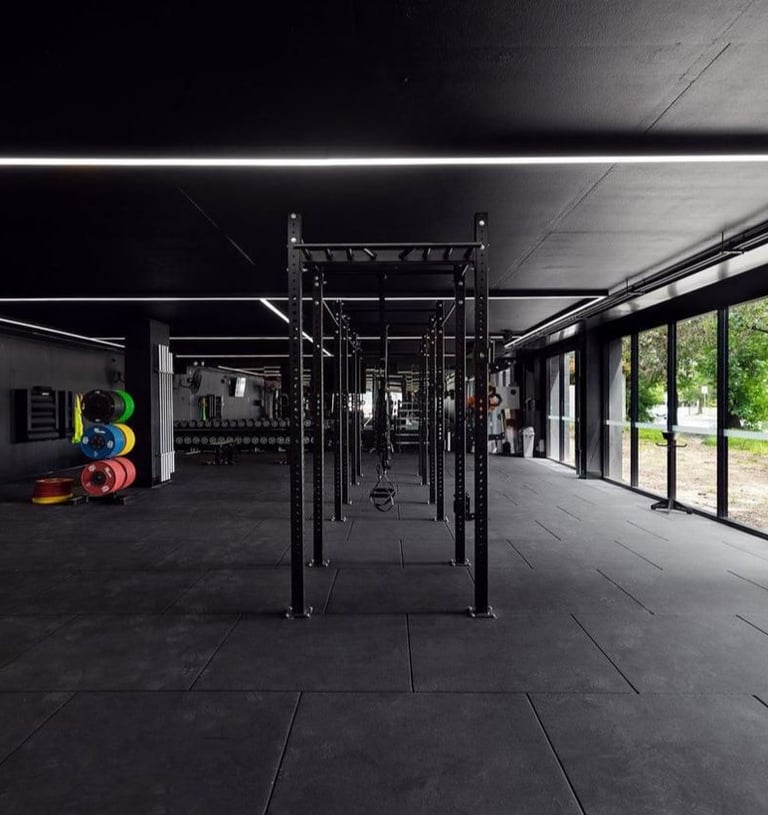 Crossfit com piso de borracha em placas preto