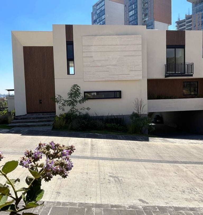 Fachada de Casa en venta en La Vista Bosque Real