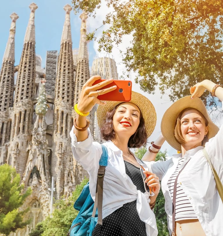 mujeres en barcelona sagrada familia