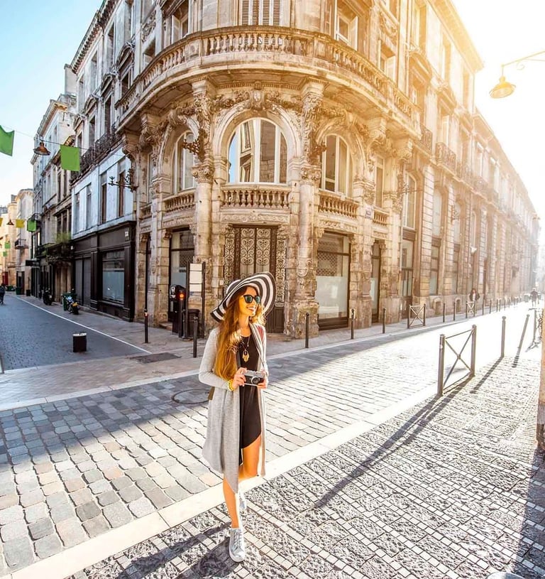 mujer de viaje en europa