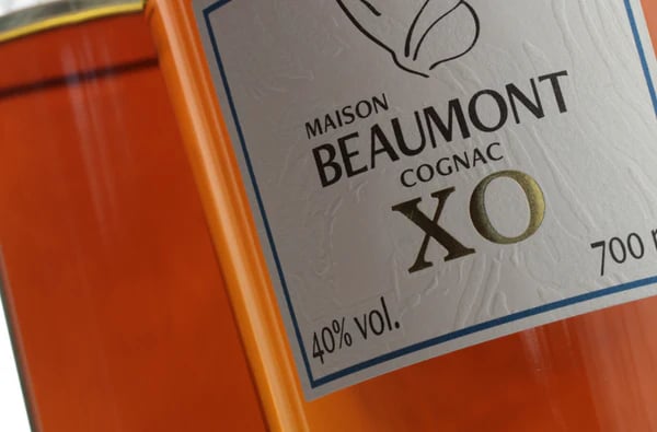 Gros plan sur etiquette XO 