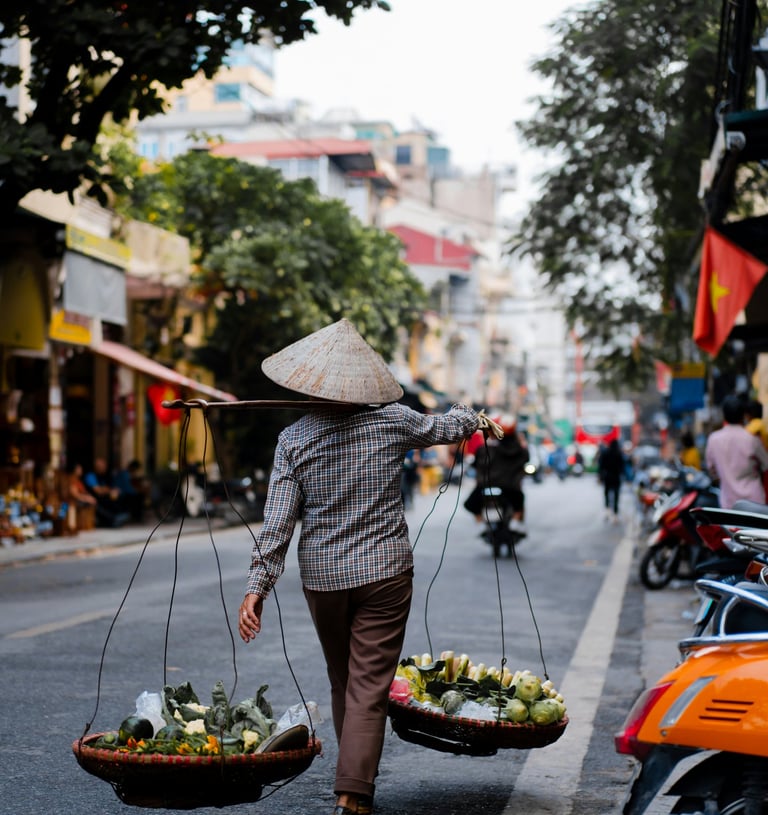 Hanoi, uliczny sprzedawca owoców
