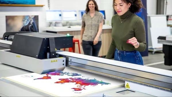 Flat bed printing equipment