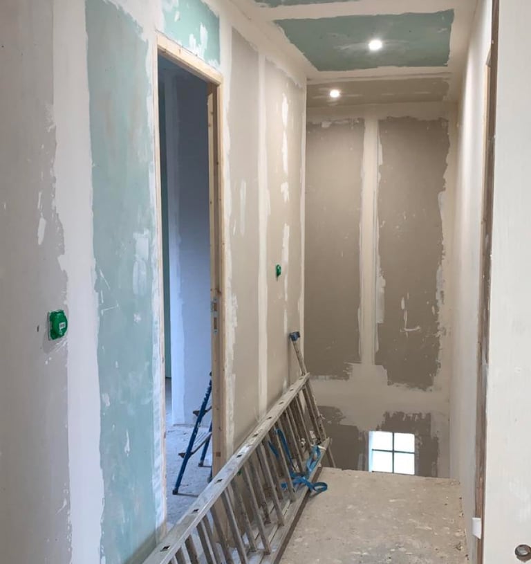 Travaux de rénovation, cloisonnage, enduit et peinture