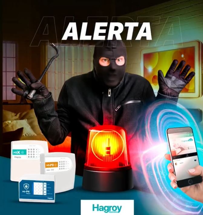 Instalador configurando alarma de seguridad desde aplicación móvil