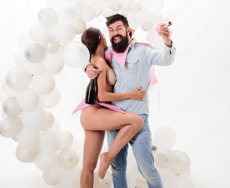 חשפניות למסיבת רווקים