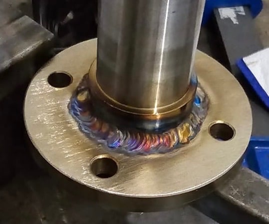 Soldadura TIG de alta resistencia en soporte de acero inoxidable para maquinaria de espectáculos aér