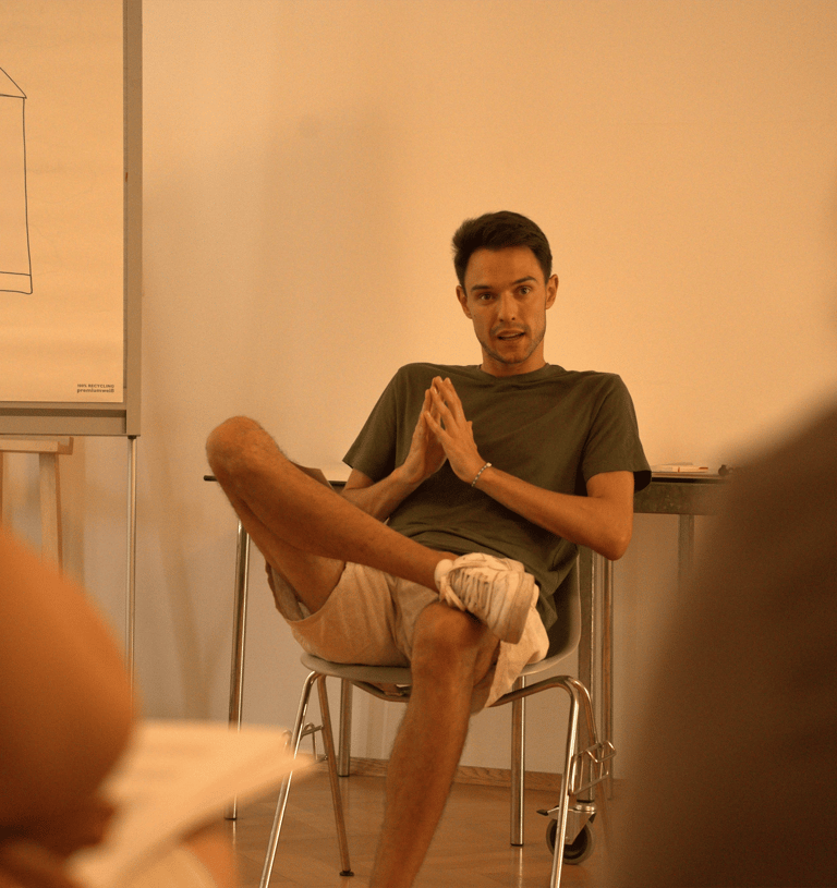 Paul Stich beim Halten eines SPÖ Workshops zu politischen Bildung.