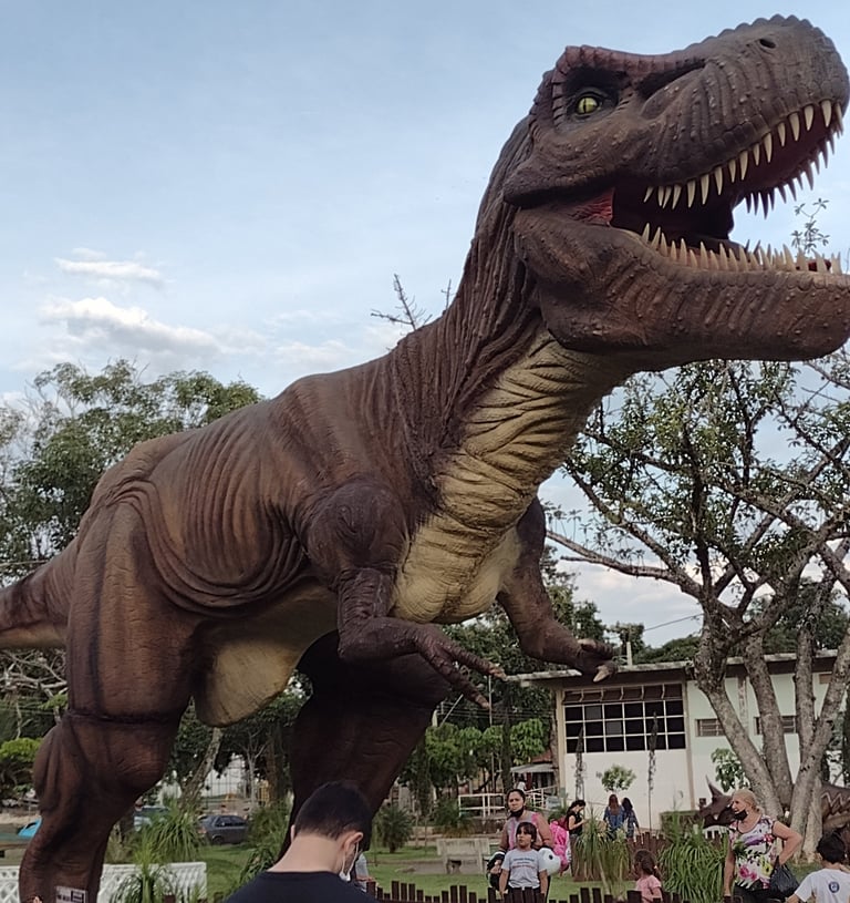 a dinosaur - like dinosaur with a large dinosaur head