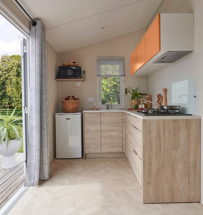 Cuisine fonctionnelle et moderne dans un mobil-home 2 chambres à Sarzeau. #sarzeau #camping #borddemer
