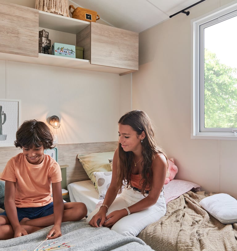 alt="Mobil‑home 6 personnes situé près de la plage au camping La Grée Penvins"