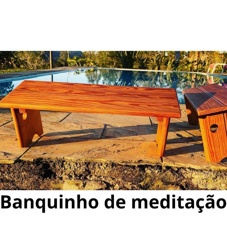 banquinho de meditação em pinho-de-riga