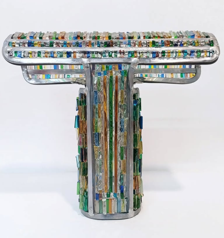 Objet d'art décoratif en verre recyclé, design contemporain unique, signé Edith Théret