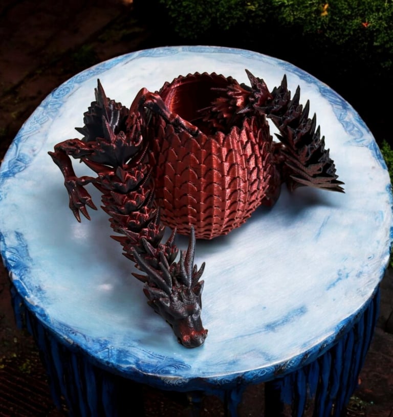 Dragón flexible y su huevo impresos en 3D