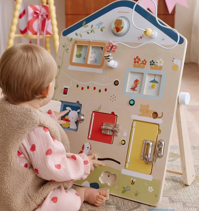 planche d'activités sons et lumières en bois