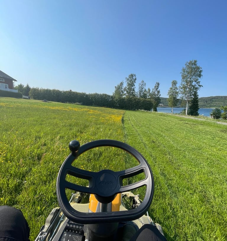 Gräsklippning Örnsköldsvik .Gräsklippning Härnösands . Gräsklippning Kramfors . Rent i Höga Kusten