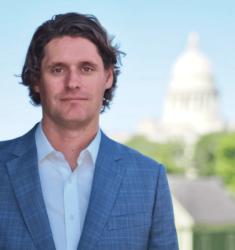 Arkansas Criminal Defense Attorney Kale Ludwig poses in front of the Arkansas Capitol building. 