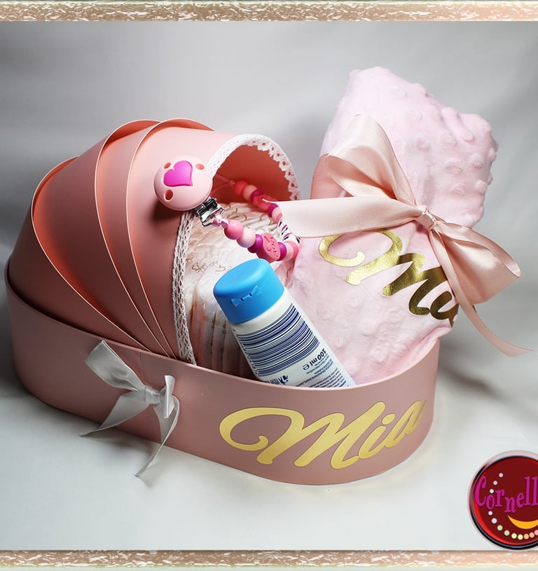Unikatna poklon kolijevka za bebu s personaliziranim detaljima