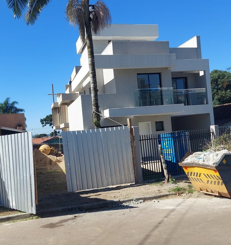 Lindo Sobrado no Uberaba, Triplex,na Rua Maria Simao Campos 82