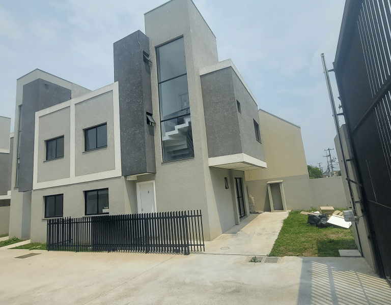 Sobrado Triplex no Uberaba. - Otima localização.