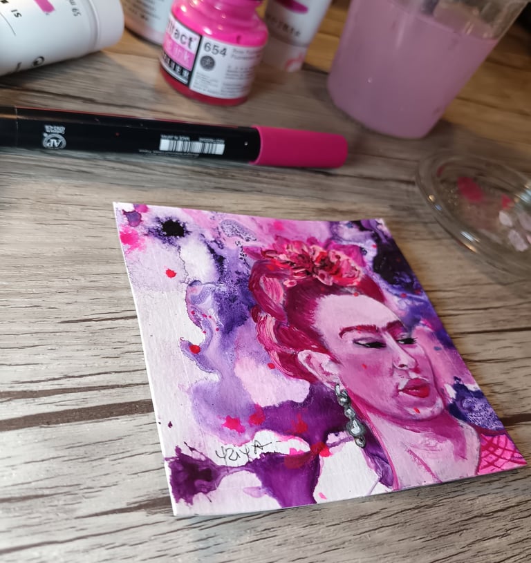 portrait de Frida Kahlo rose et violet