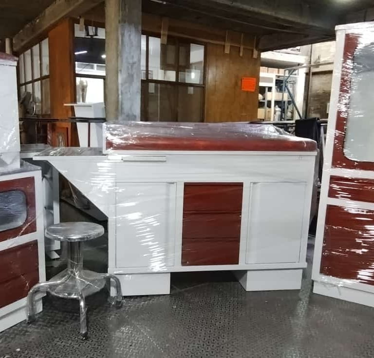 Consultorio Pediátrico mesa Hamilton accesorios futuro 