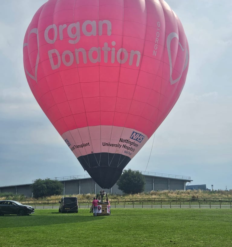 A hot air balloon supporting organ donation
