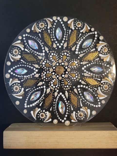 Linda Nigh's design called "Sparkling Round".
