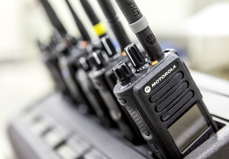 Radios Motorola para arrendamiento sobre multicargador