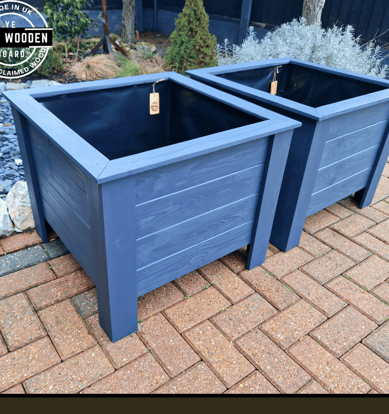 Versailles planters set of 2  