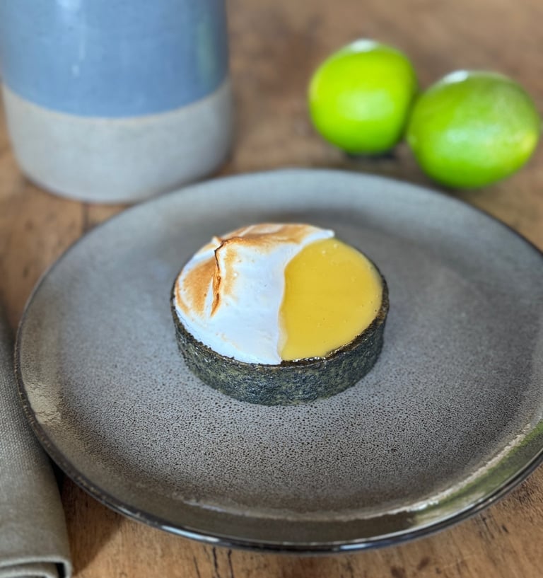 tarte au citron vert et sésame noir
