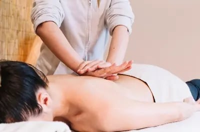 terapis profesional citra spa memberikan layanan massage panggilan jogja