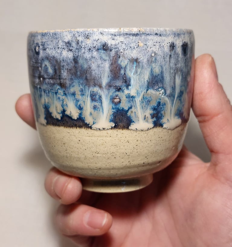 Vaso de Gres y esmalte azul . Cerámica La Casa de las Arañas